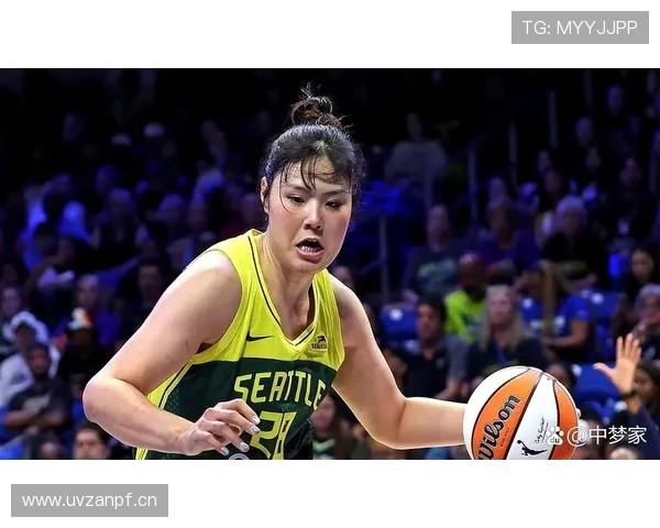 李月汝训练间隙居然拿豪车钥匙开玩笑，这日常差太多了吧？