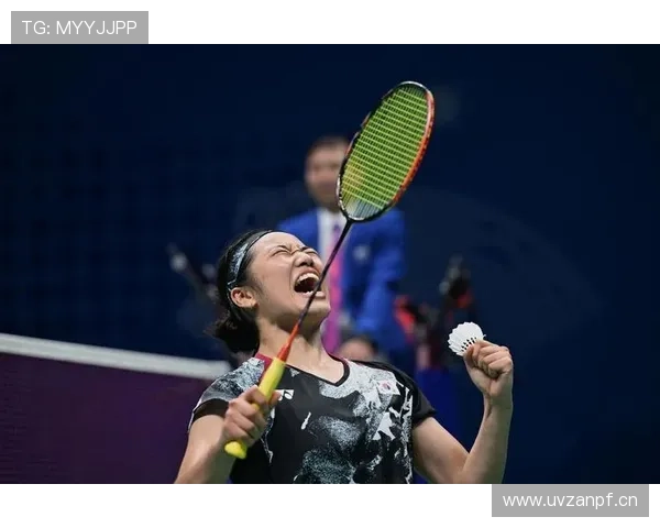 安洗莹赛场像战斗机，出酒店提包那一瞬间误入时装周