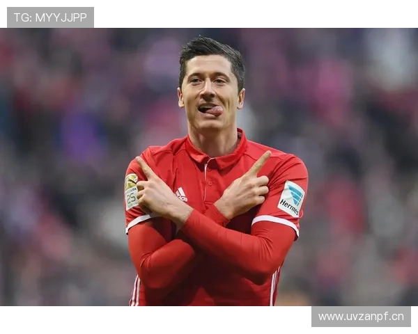 莱万训练完回家连吃三块牛排，老婆说他厨房开火像点外卖