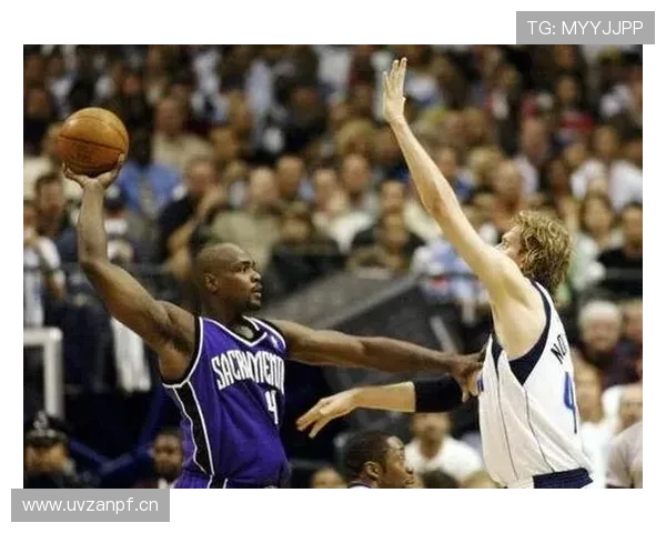 韦伯高位策应主导进攻，拉开空间改变对手防守结构